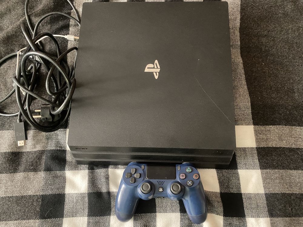 Playstaton 4 pro 1 tb