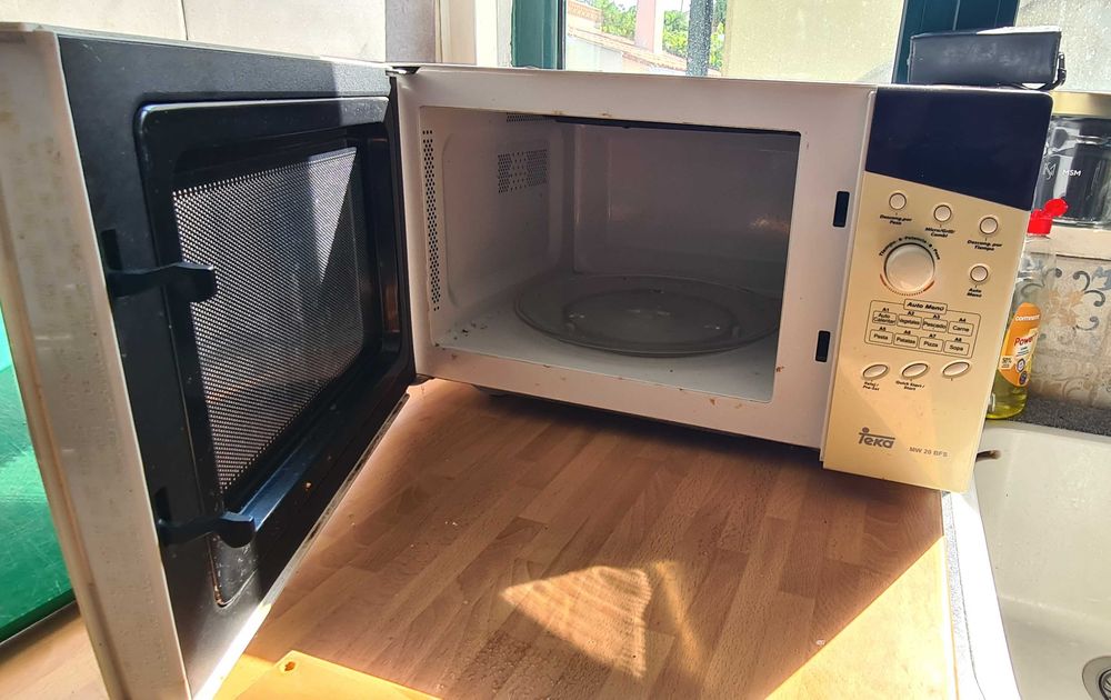 Forno Micro-ondas Teka MW 20 BFS... como novo!