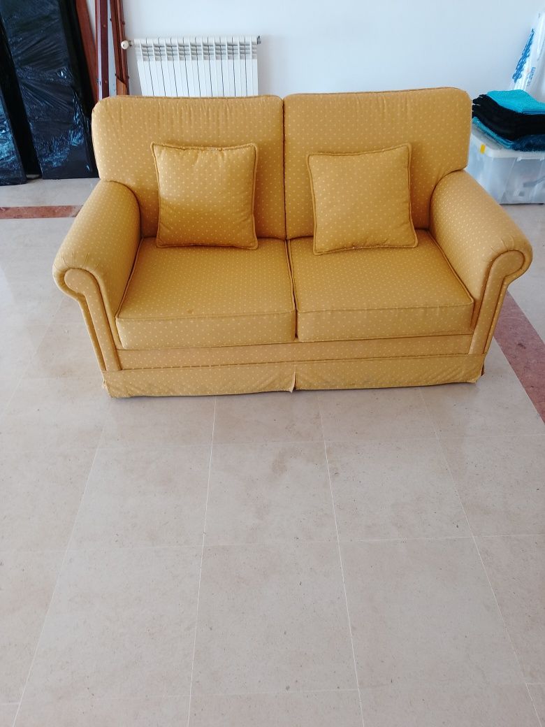 Sofá cama com pouco uso
