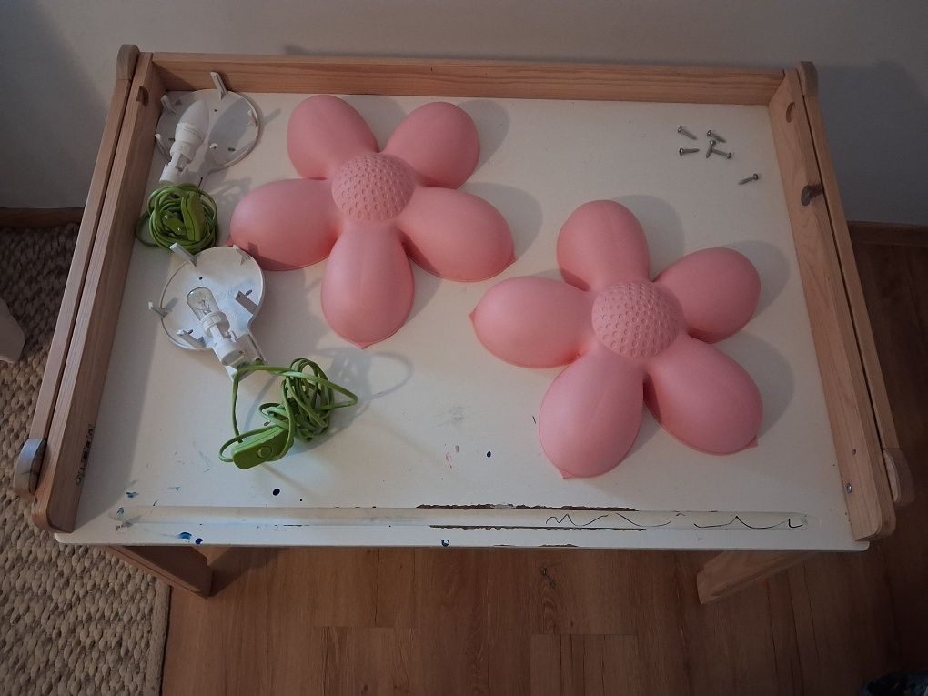Biurko dla dziecka + Krzesło obrotowe + Lampki kwiatki
