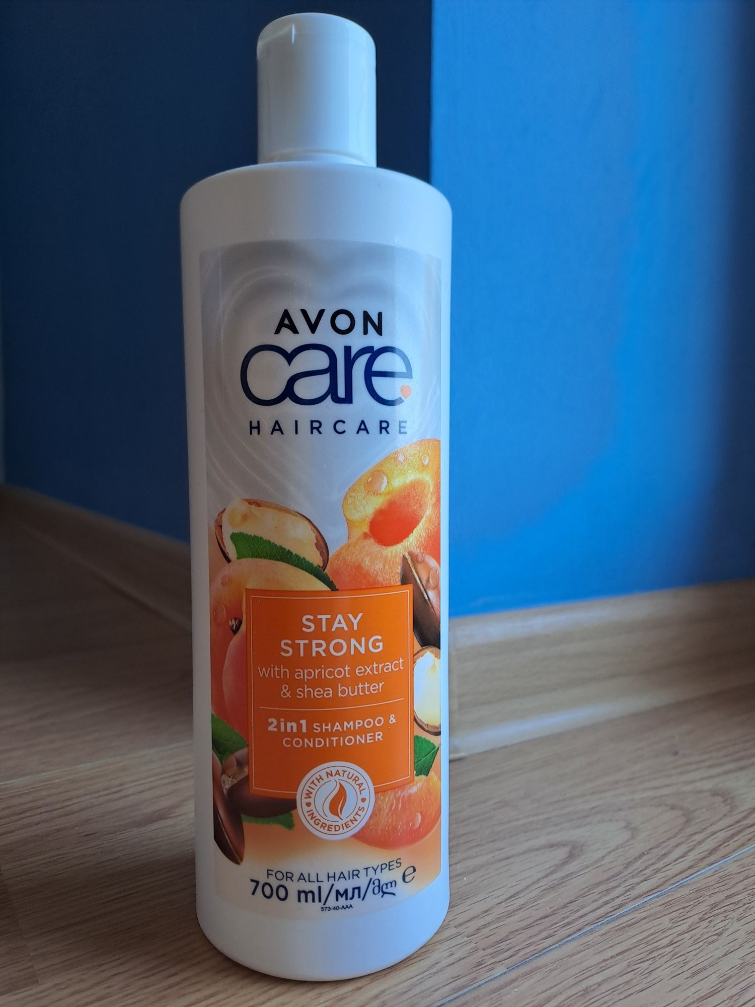 Szampon  i odżywka 2w1 morela i masło shea Avon
