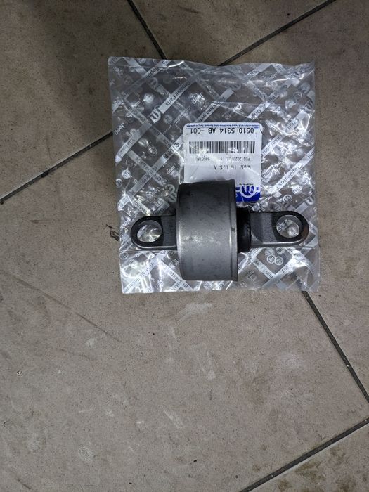 Dodge Journey MOPAR Сайлентблок заднього повздовжнього важеля