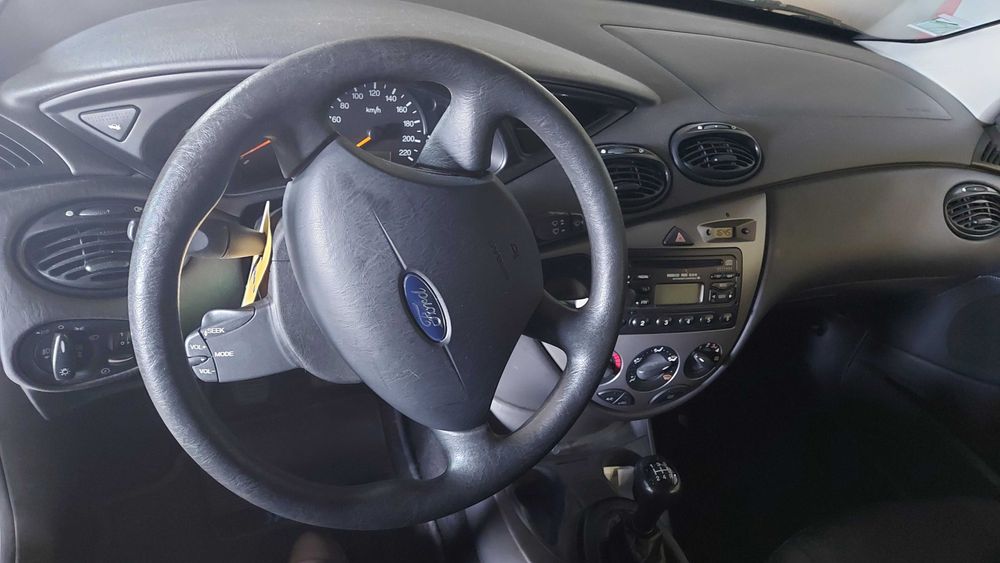 FORD FOCUS 2003 Como novo