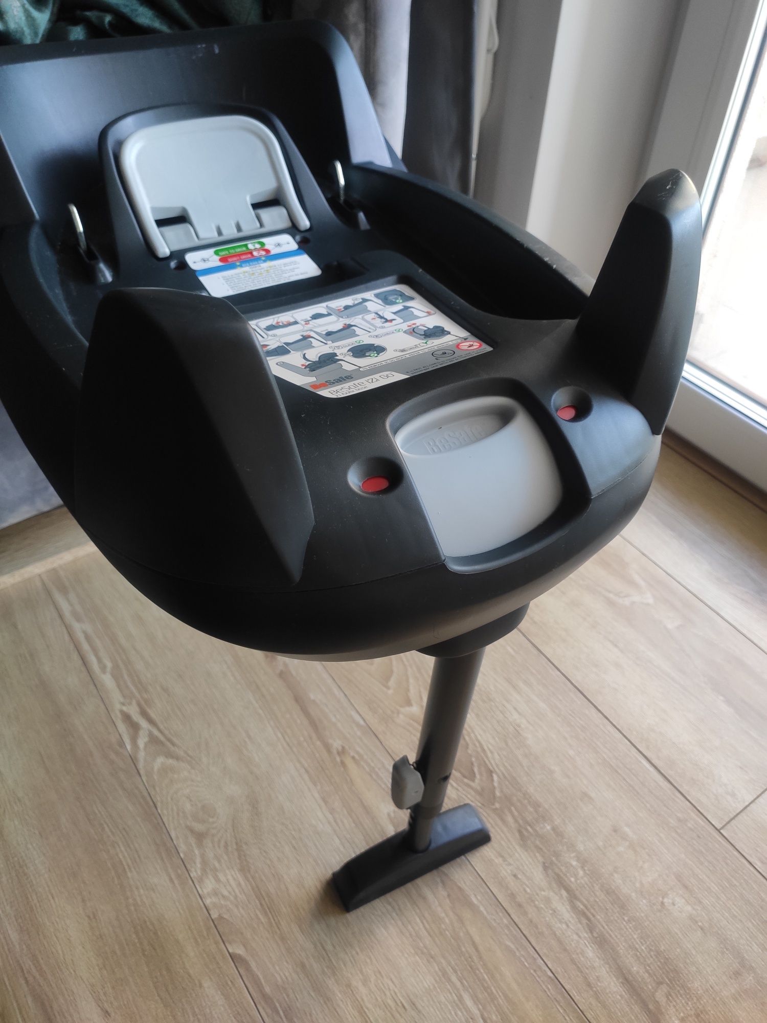 Besafe izi go x1 z bazą ISOfix i adaptery