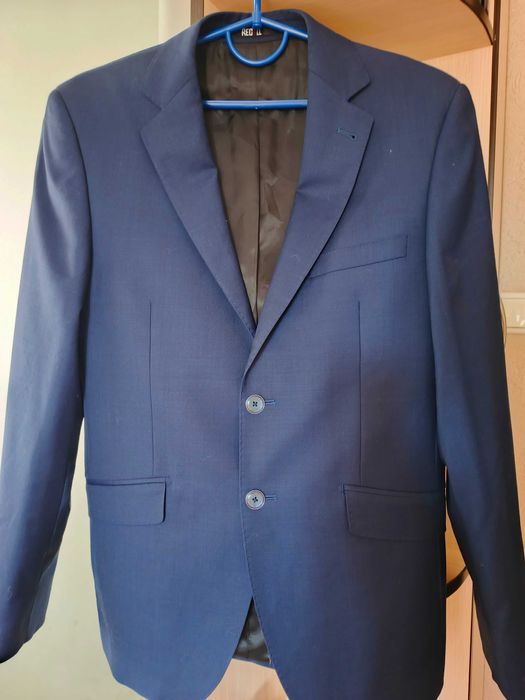 Чоловічий костюм синього кольору новий М -L