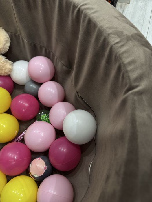 Басейн з кульками