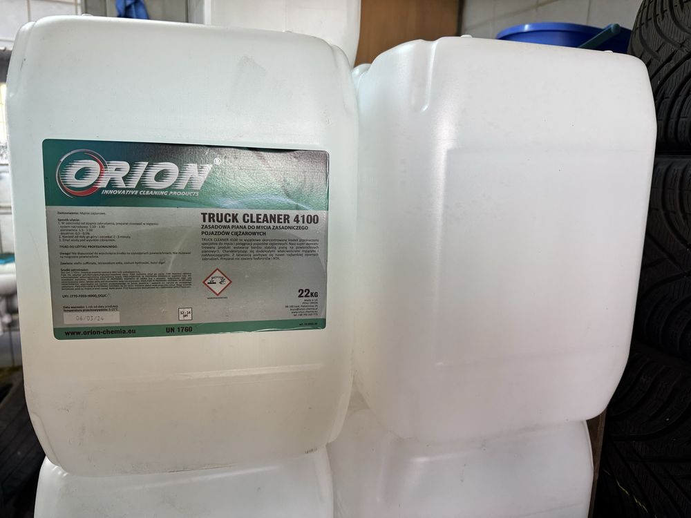 Sprzedam UMYTE SUCHE 20 L banki