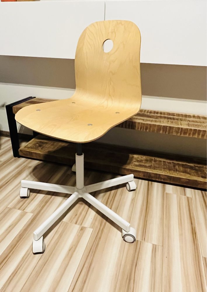 Krzesło obrotowe Ikea, biurko, toaletka