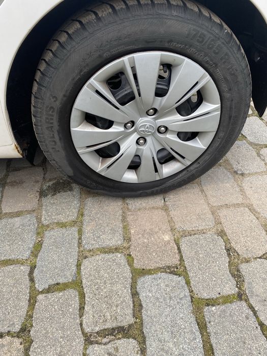 Toyota Yaris 1.0 VVT-i Luna,2014,Benzyna,5 drzwi,Koła letnie i zimowe