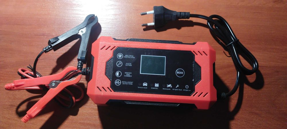 Зарядное 12В 10А Автоматическое цифровой дисплей универсальное. Новое.