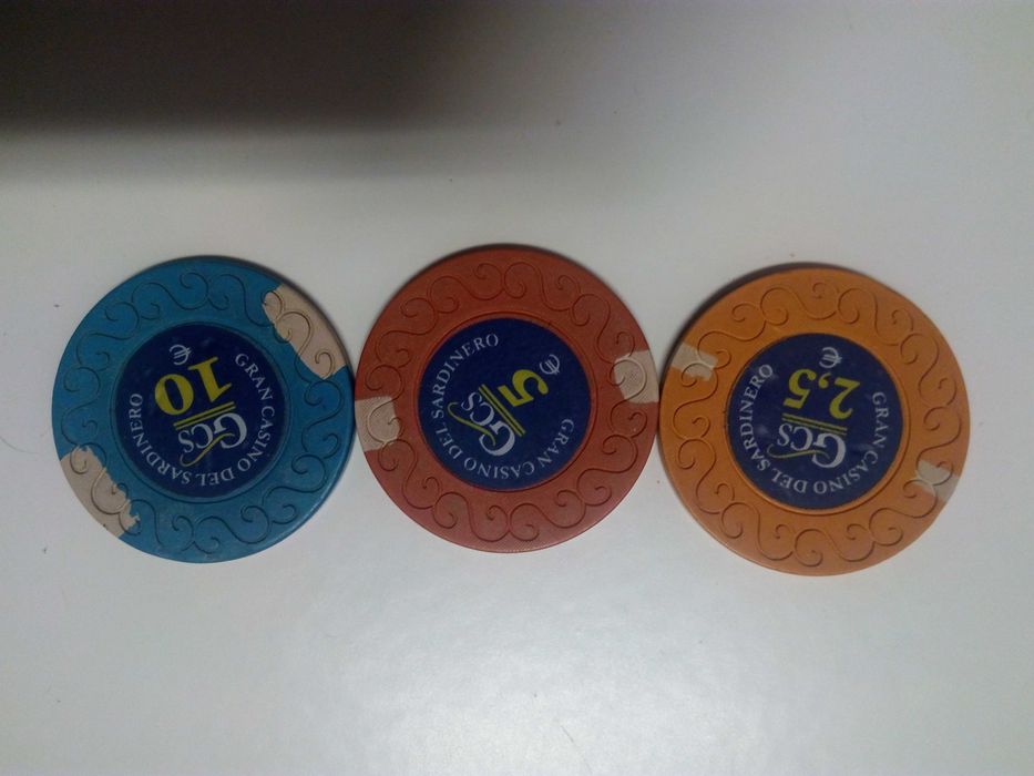 Coleção de 71 fichas de 27 casinos.