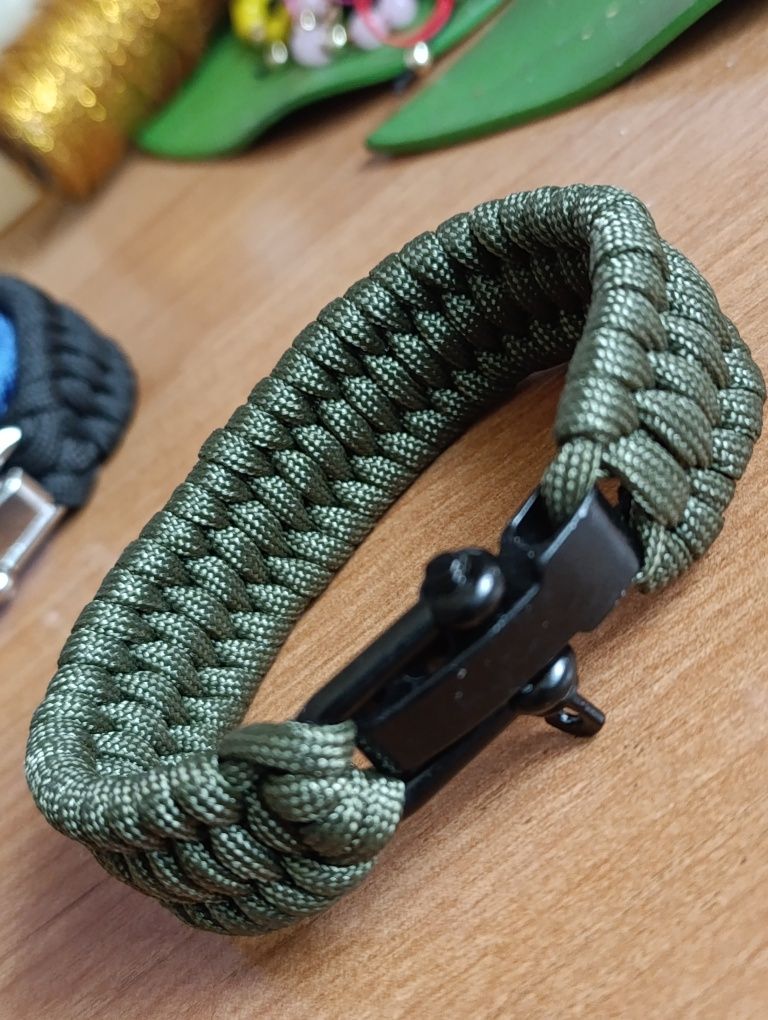 Bransoleta survival,z szeklą