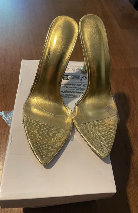 Klapki na szpilce ze szpicem-Złote