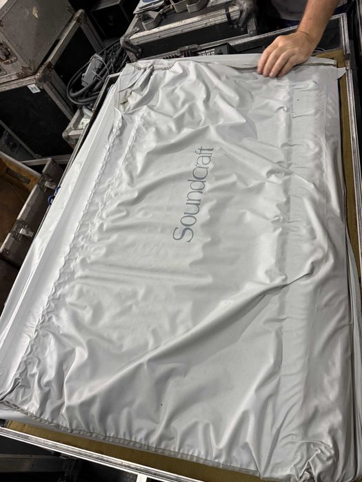 Mesa Mistura Soundcraft Delta 24/4/2