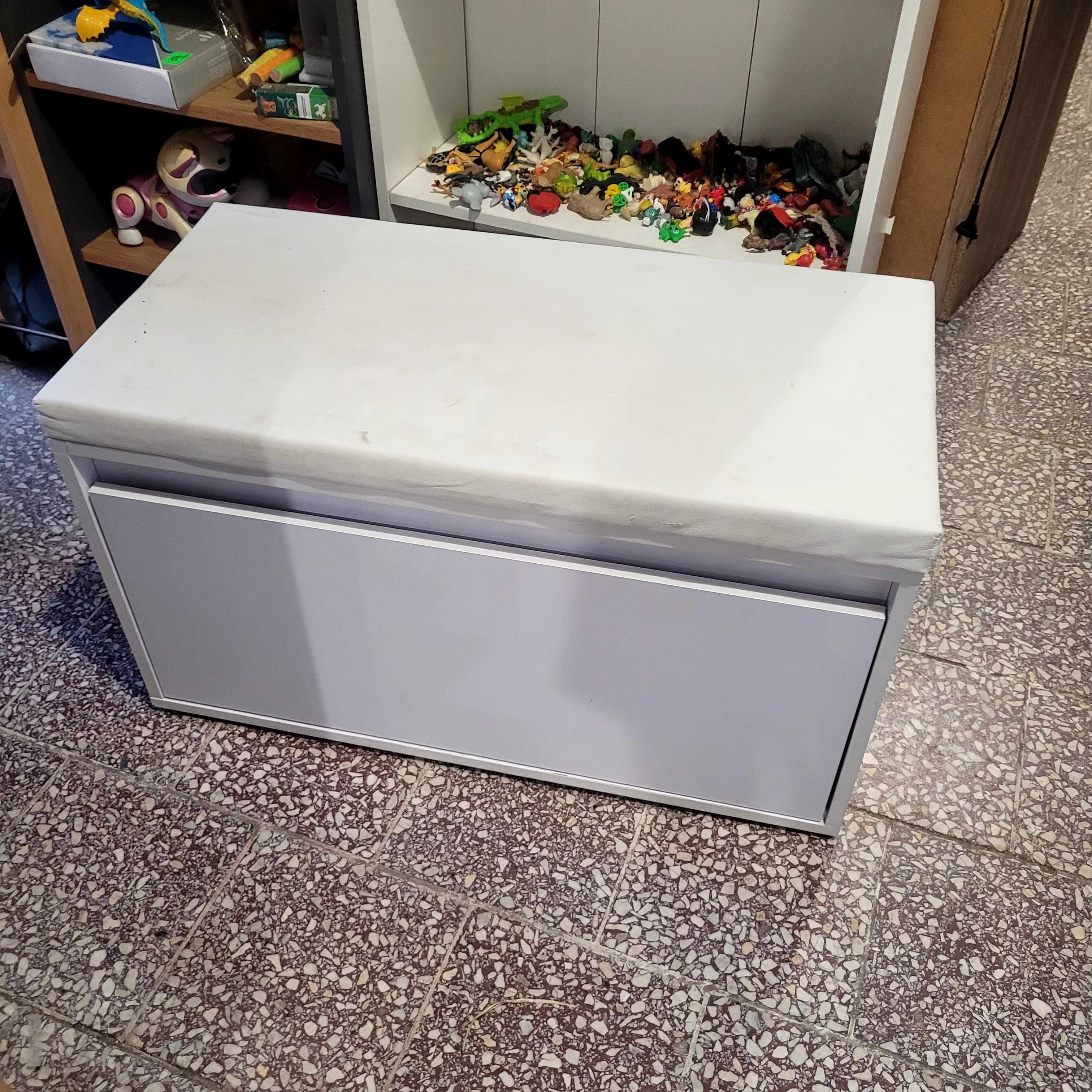 Szafka na buty pojemna. Możliwy transport