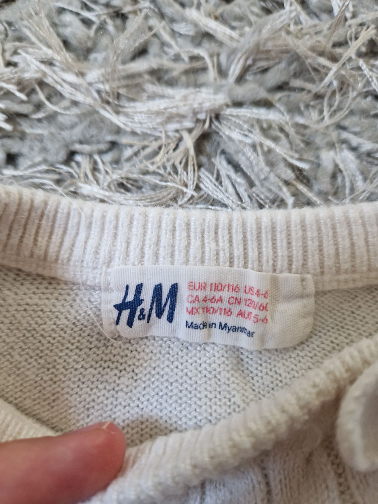 Biały sweterek pleciony dla dziewczynki H&M r. 110/116cm