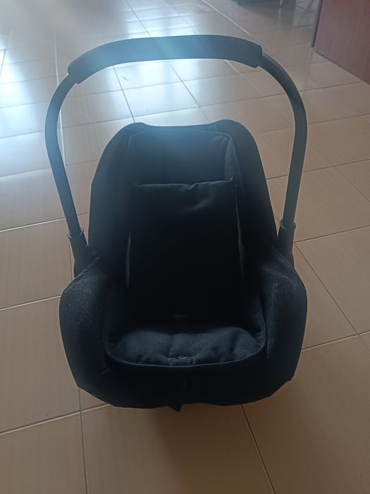 Дитяче автокрісло 0+