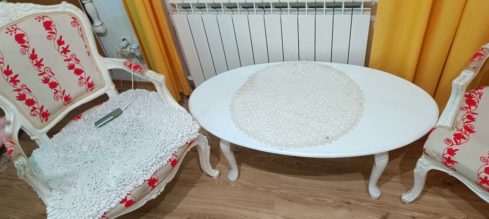stolik kawowy z krzesłami