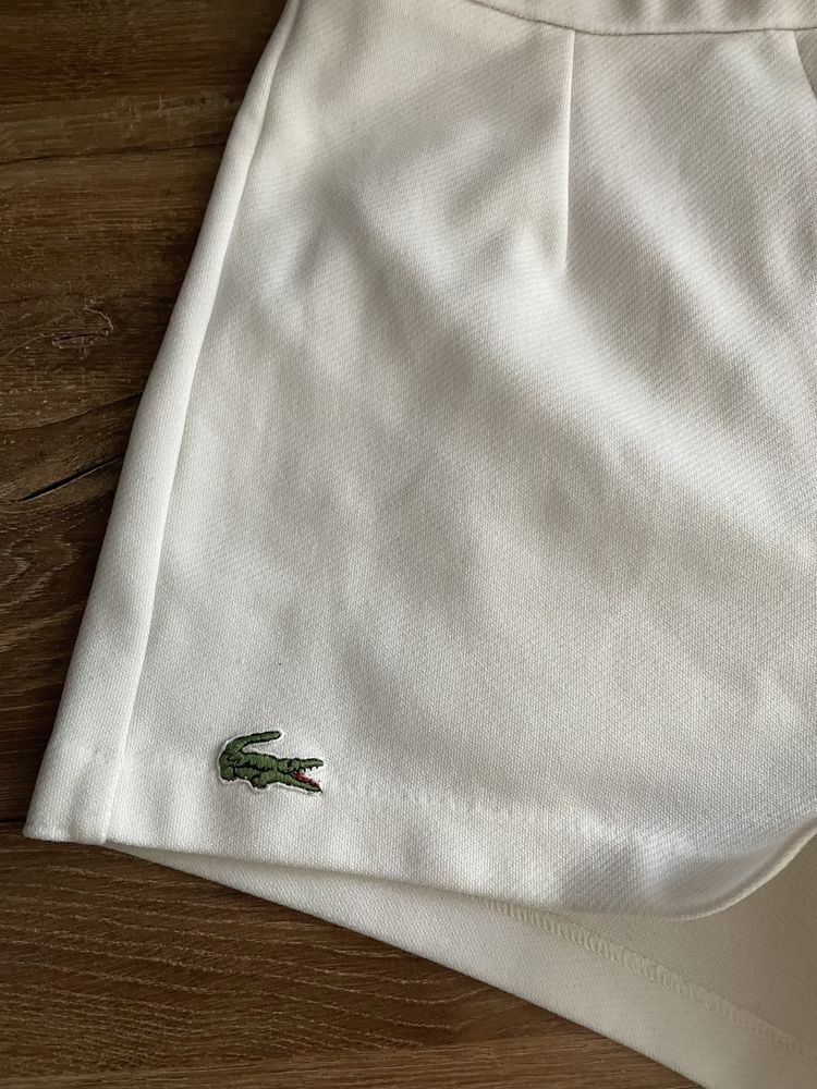 Білі шорти Lacoste