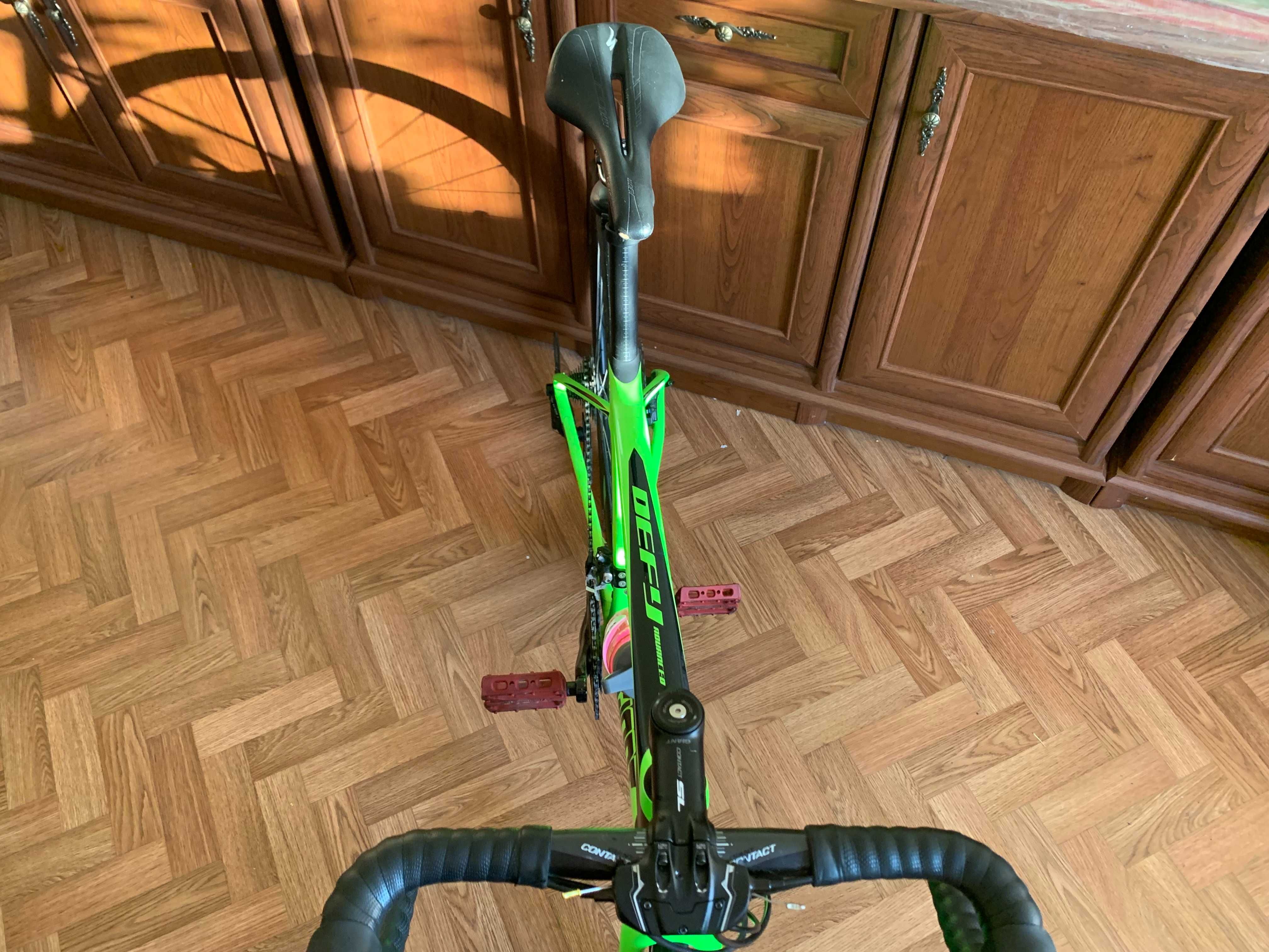Велосипед Giant Defy Advanced 2 CARBON, гідравліка, безкамерка 32 мм.