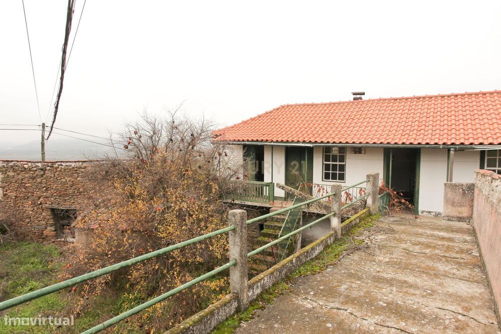 Moradia, Celeiro e Adega em Vilarelhos - Alfândega da Fé