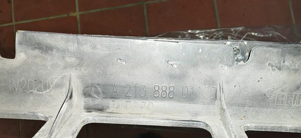 Grelha frontal Mercedes w213 (2O16-23)