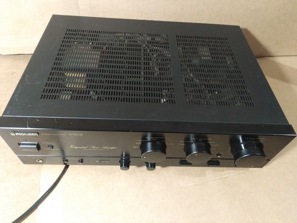 Усилитель Pioneer A-550R.