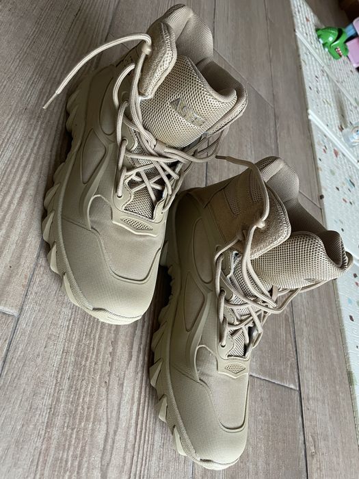 Bota militar nova