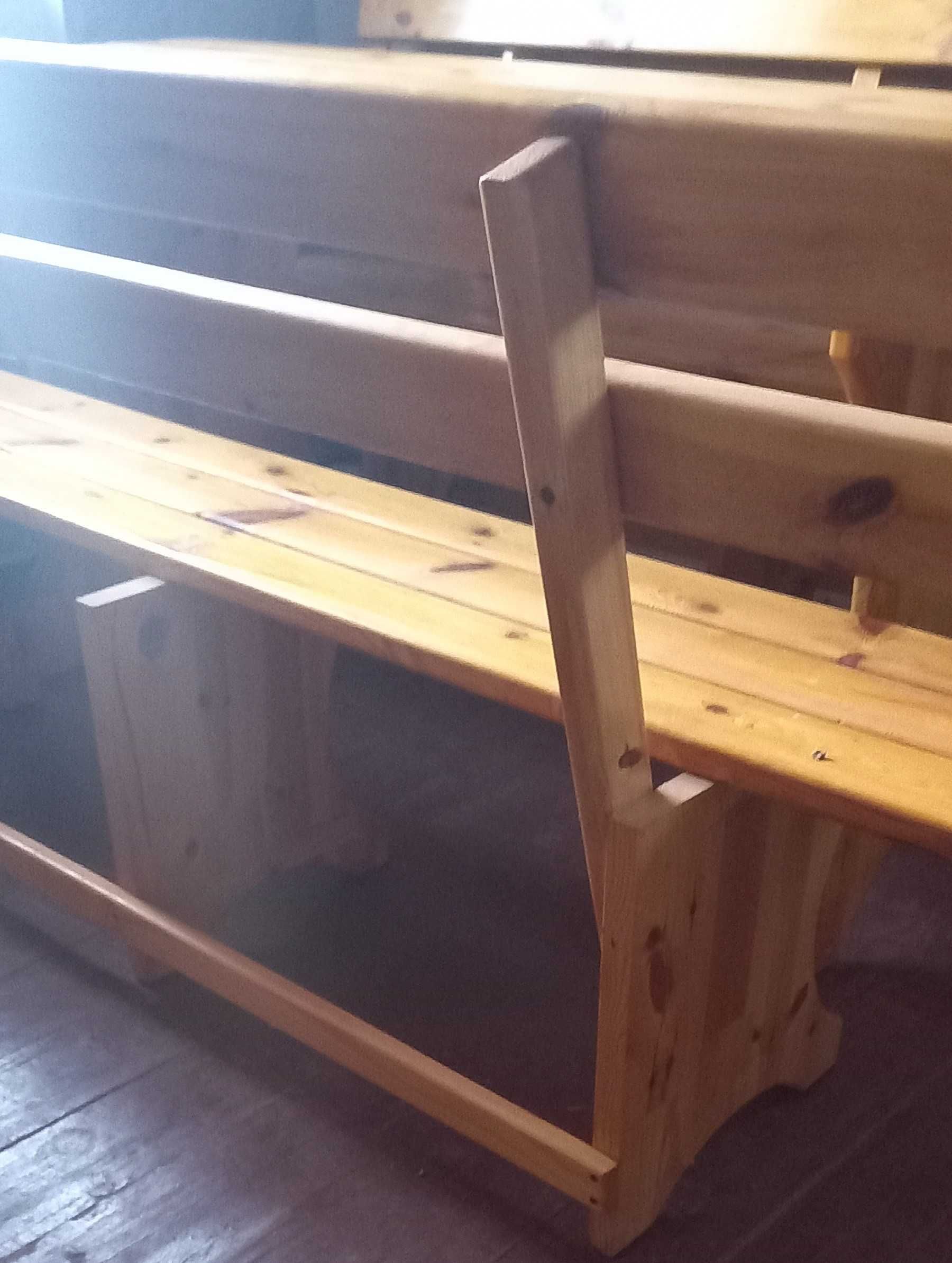 Деревянный стол и скамейки для беседки