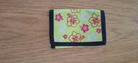 Zielony portfel w kwiatki