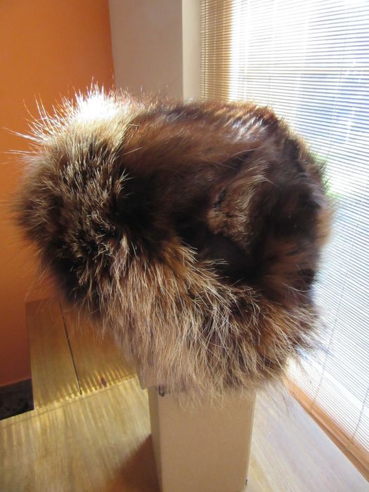 Czapka damska skora Braz i koncowkami bezu. M Nowa