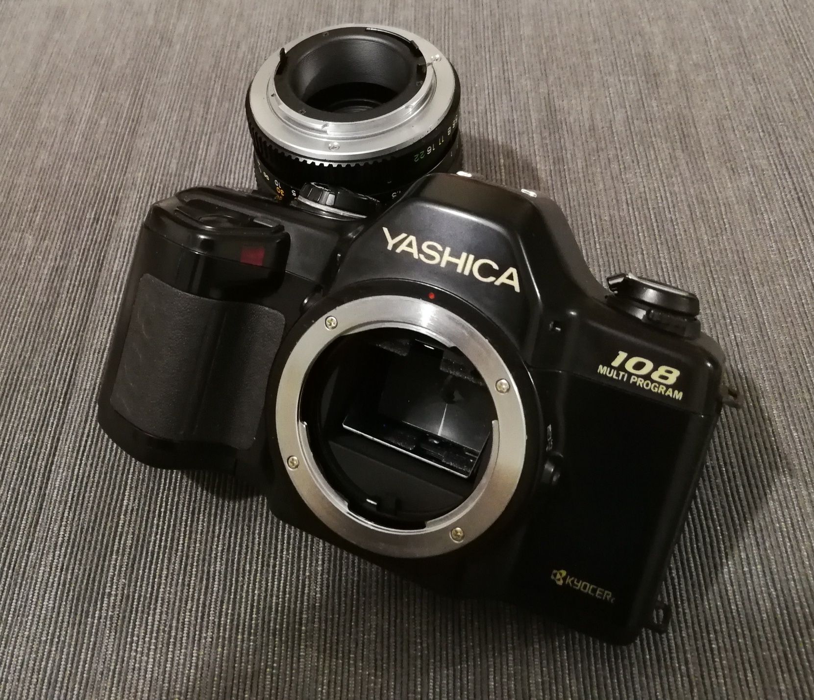 Yashica 108 multiprogram + MC Zoom 35-70mm 1/3.5