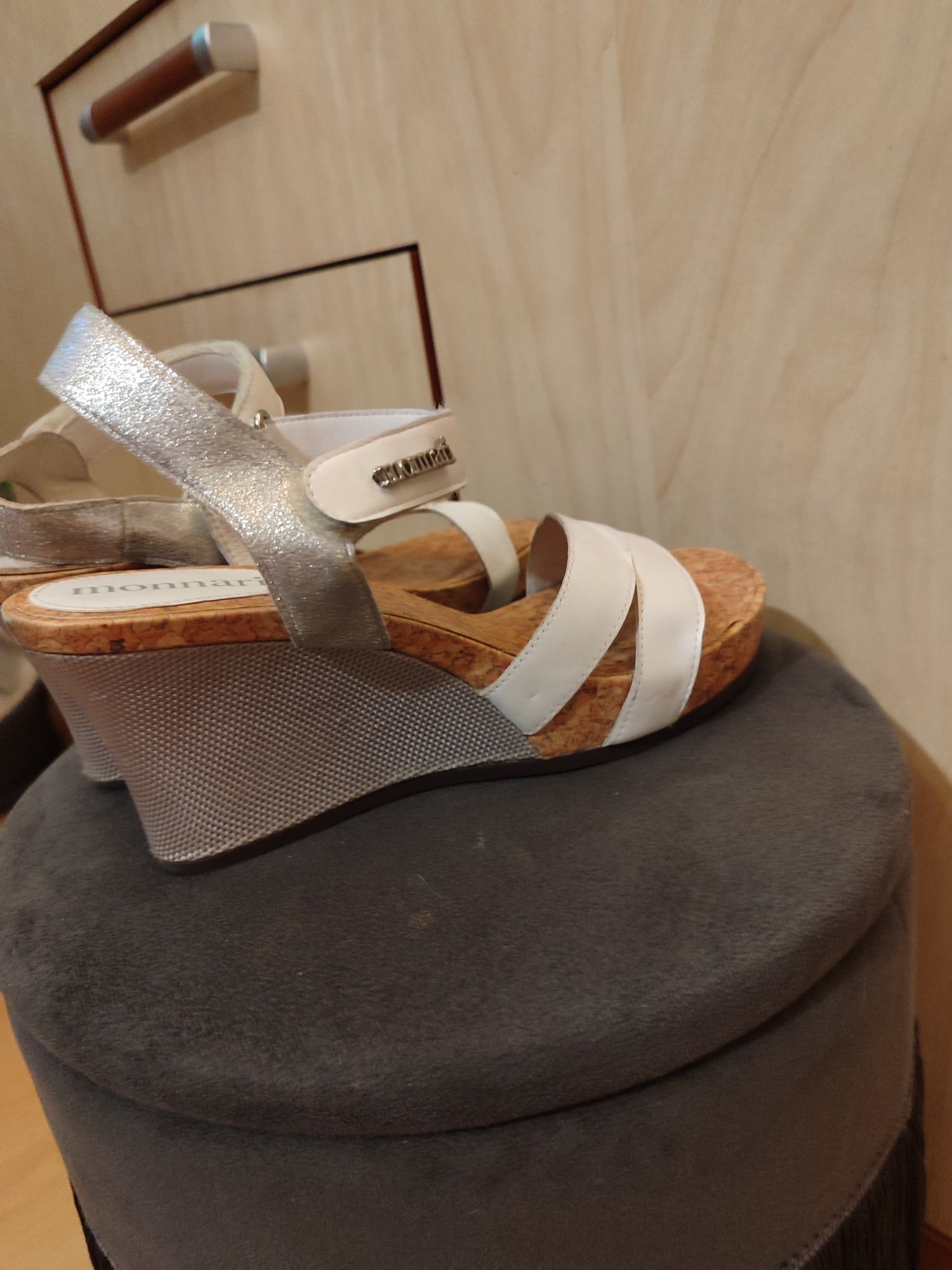NOWE. Buty marki Monnari. R.39