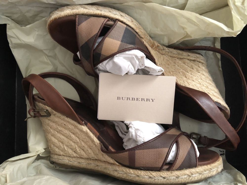 Burberry оригінал! Босоніжки 37 р. босоножки