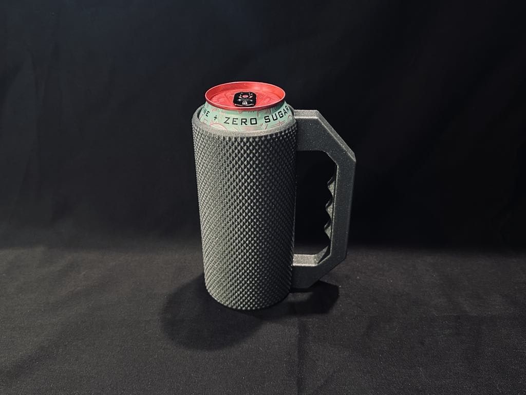 Uchwyt / kubek 3D do puszki – styl knurling – Monster, Coca-Cola itp.