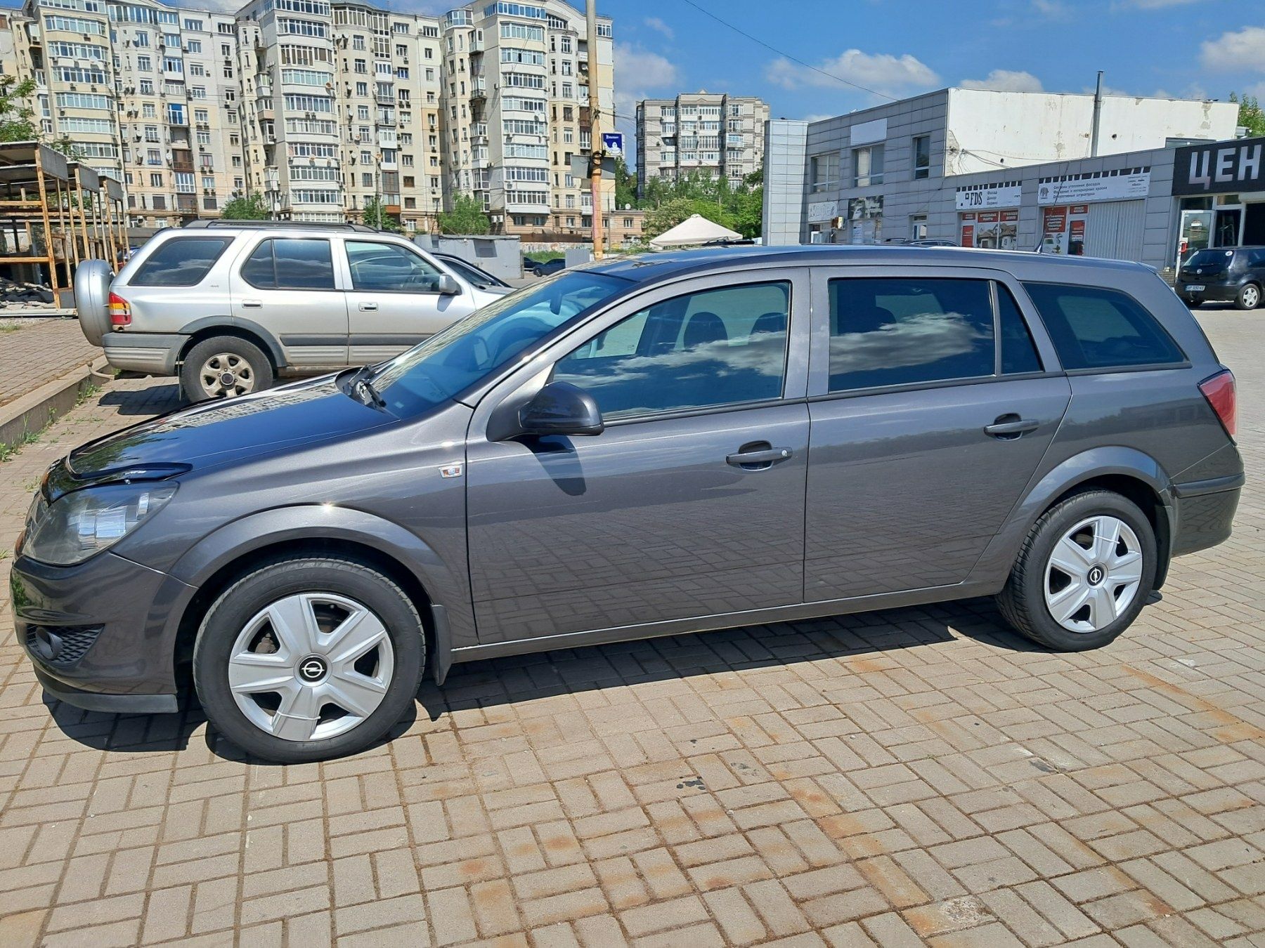 Продам Opel astra 2012г