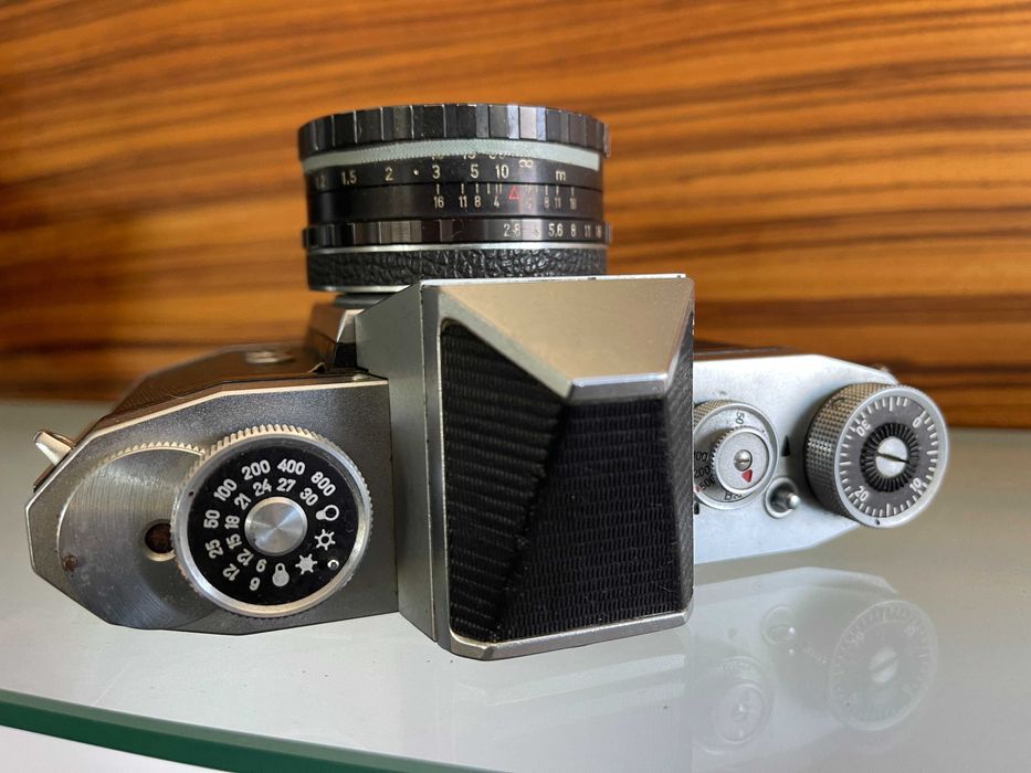 Câmara  Antiga – Praktica  com Objetiva Schneider-Kreuznach Xenar 50mm
