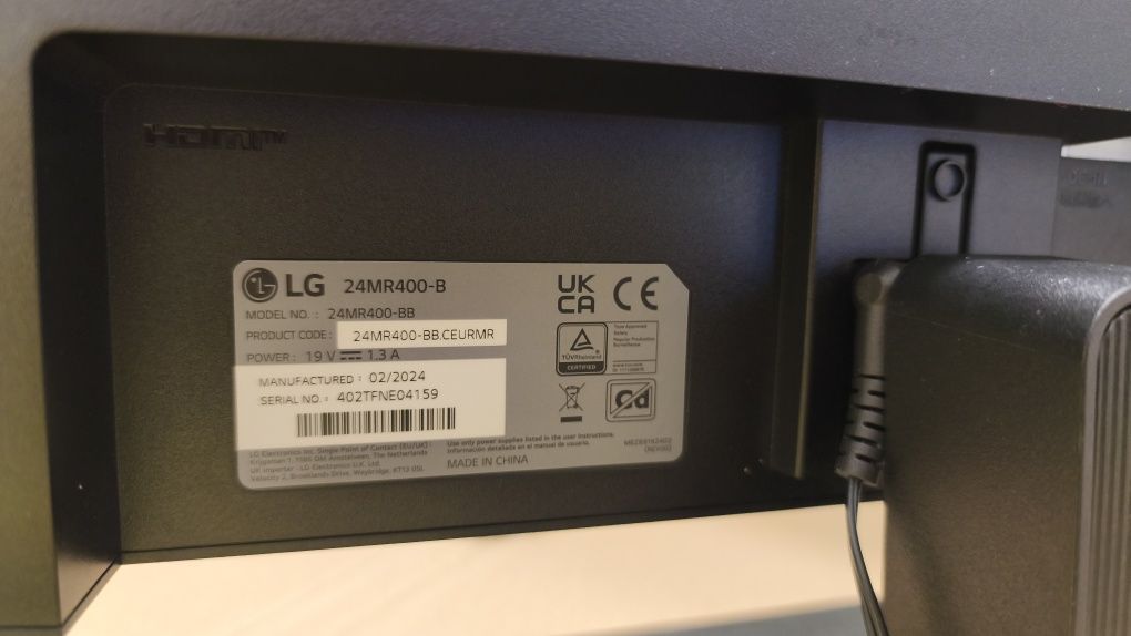 Monitor LG 24" ecrã danificado