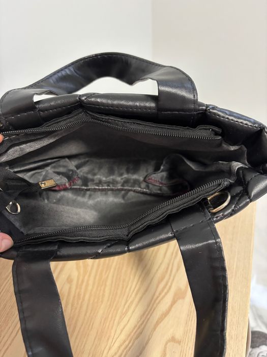 Сумка неймовірно міцна, матеріал не тріскається не стирається.