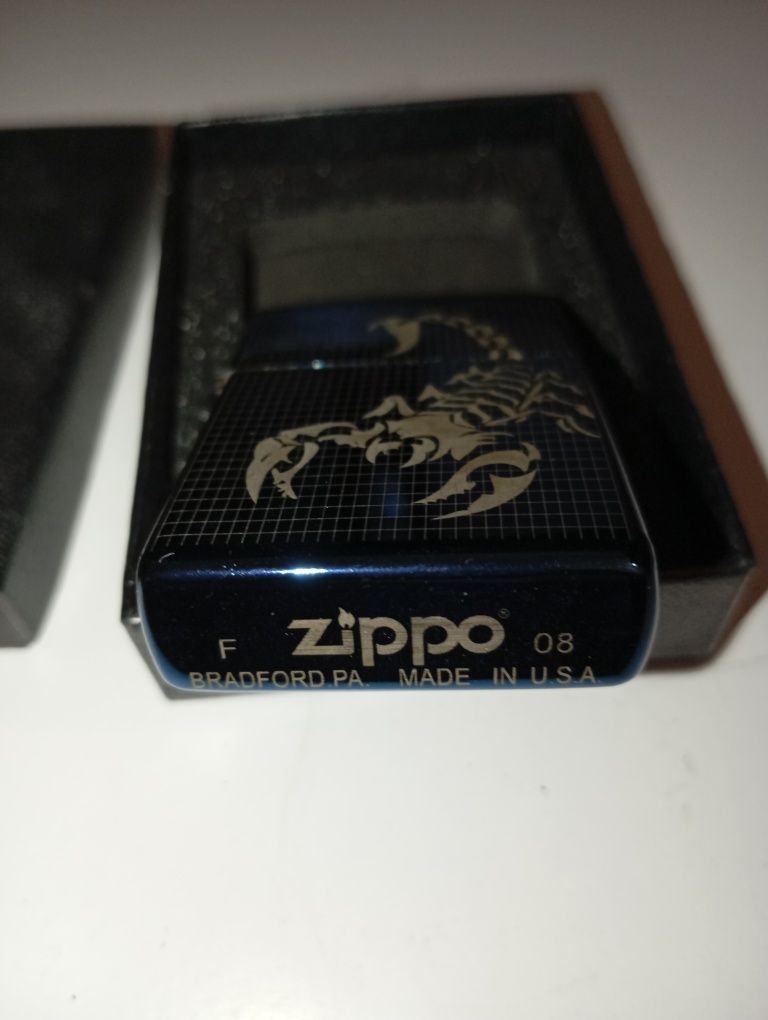 Зажигалка Zippo, бензиновая