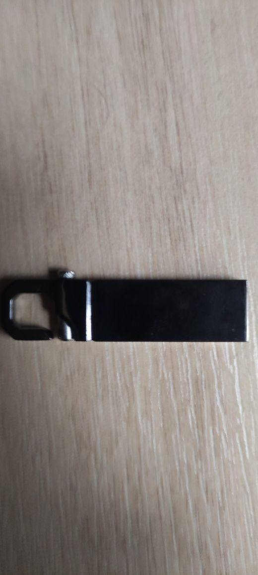 Usb 3.0 флешка на 2 ТБ, металева, нова.