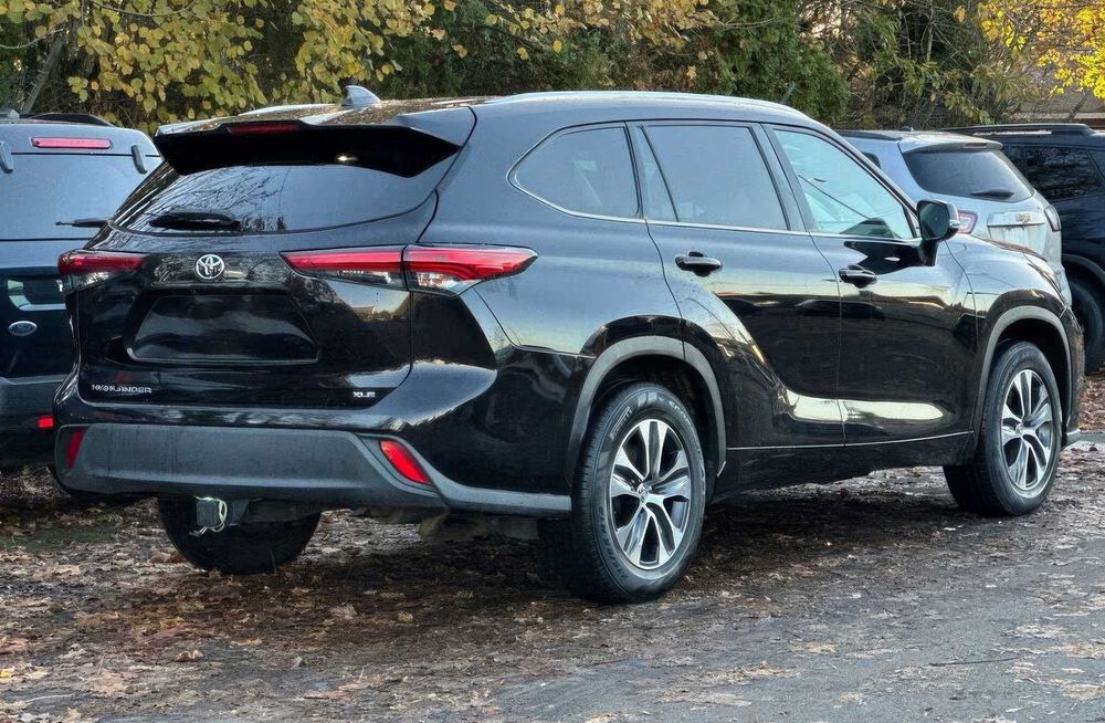 Toyota Highlander XLE      2021
