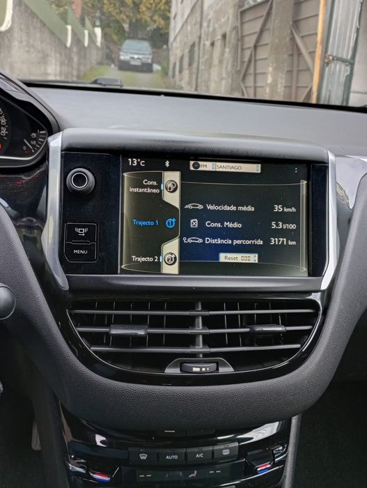 Peugeot 208 em bom estado