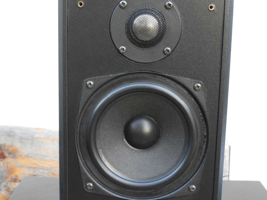 Kolumny Teufel M 80 część zestawu stereo lub kina domowego.