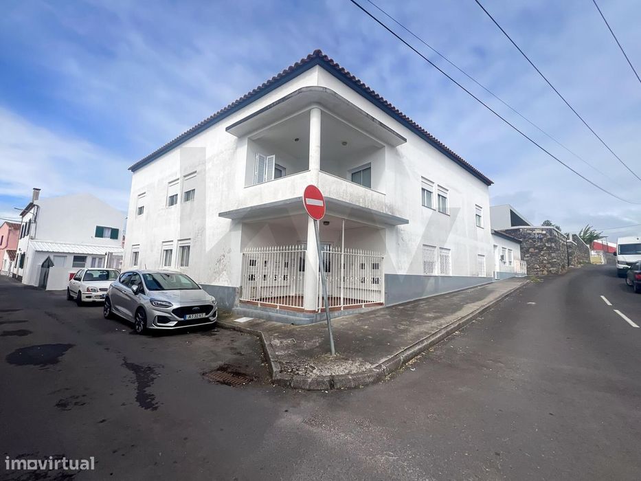 Apartamento T2 no rés-do-chão com garagem – Fajã de Baixo, Ponta De