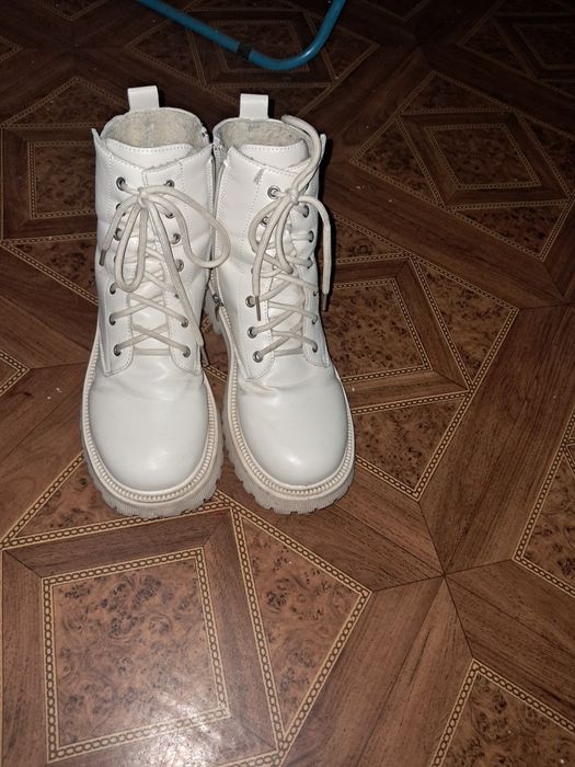 Женские зимние ботинки