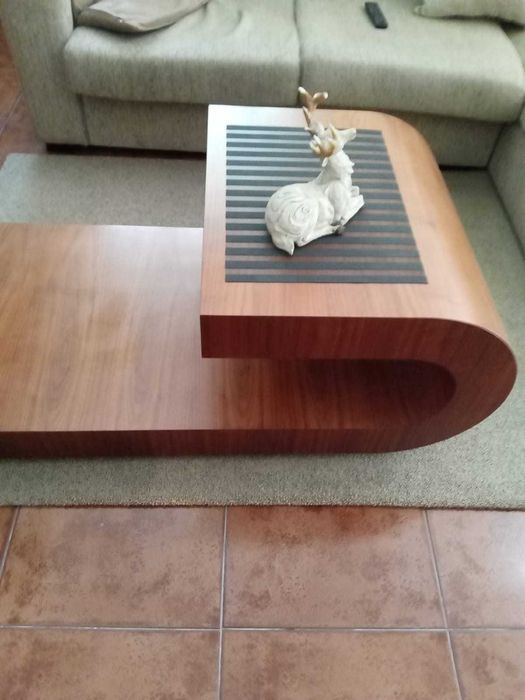 Mesa de centro em folha de madeira