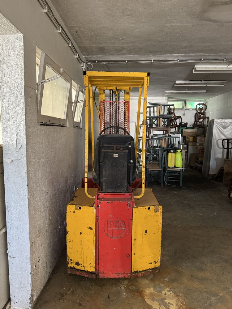 Empilhador Peg F2050EB