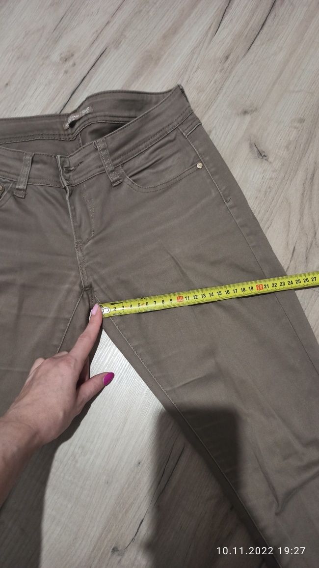 Beżowe spodnie rozmiar M
