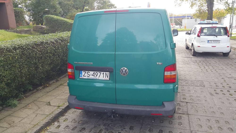 VW Transporter T5 Long 2008r. Bez klimy.